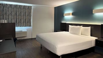 Standard Room, 1 King Bed, Accessible, Non Smoking