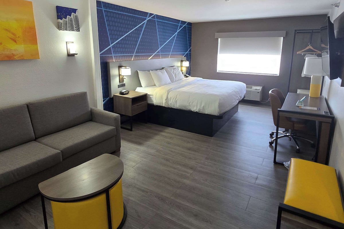 1 bedroom, in-room safe, desk, laptop workspace