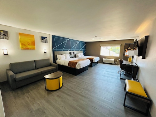 Comfort Suites Terre Haute University Area