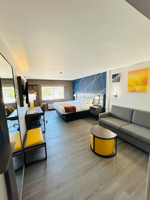 1 habitación, caja de seguridad en la habitación y escritorio 