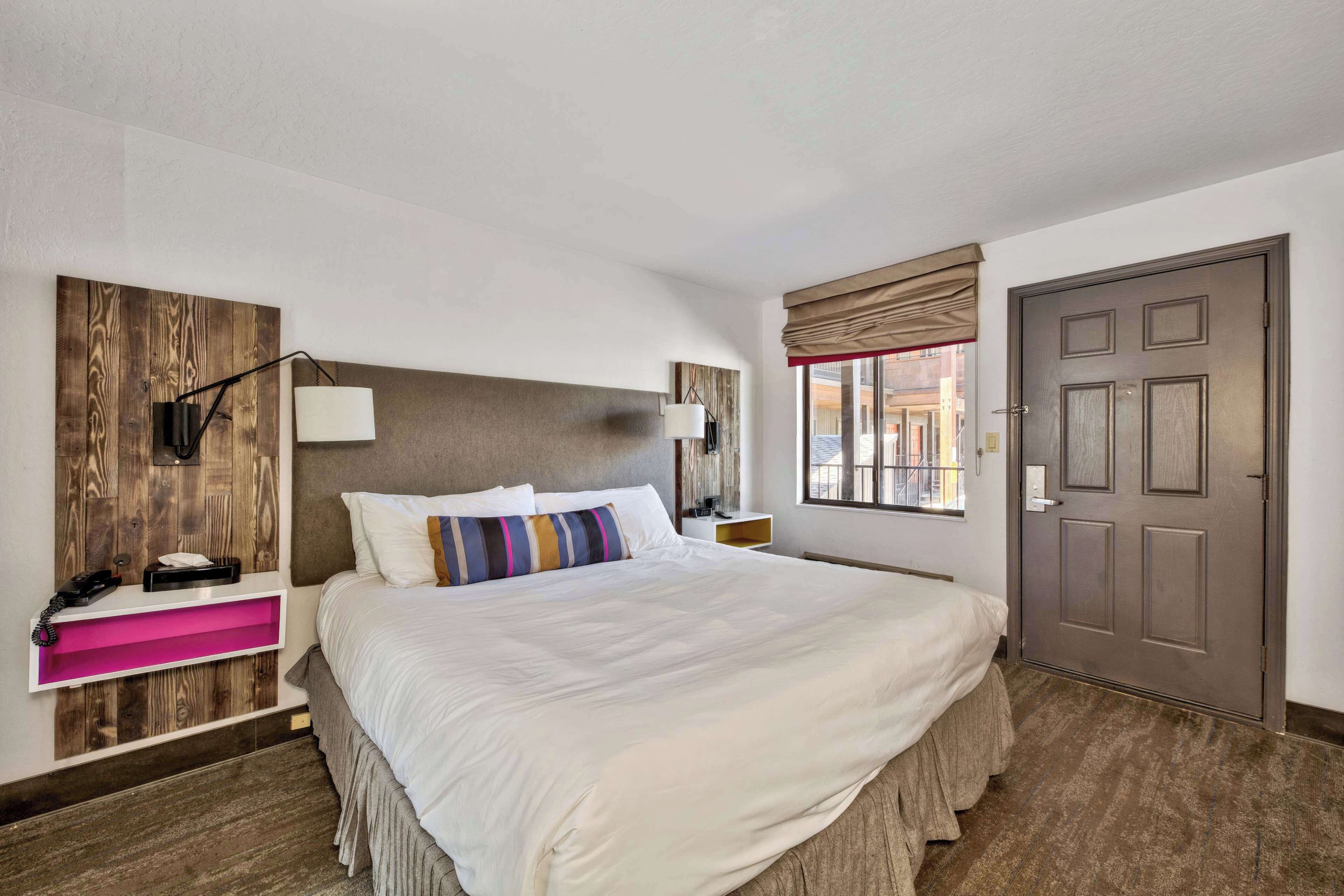 Coffres-forts dans les chambres, ameublement personnalisé, bureau