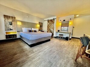 Standard Room, 1 King Bed, Non Smoking, Mountain View (Delete All) | In-room safe, individually furnished, desk, laptop workspace