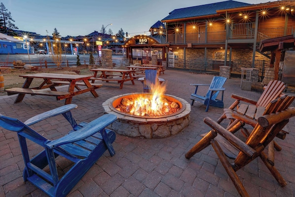 Terrace/patio - Hotel Becket, BW Signature Collection (South Lake Tahoe)