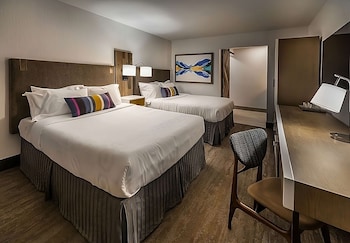 In-room safe, individually furnished, desk, laptop workspace at Hotel Becket, BW Signature Collection