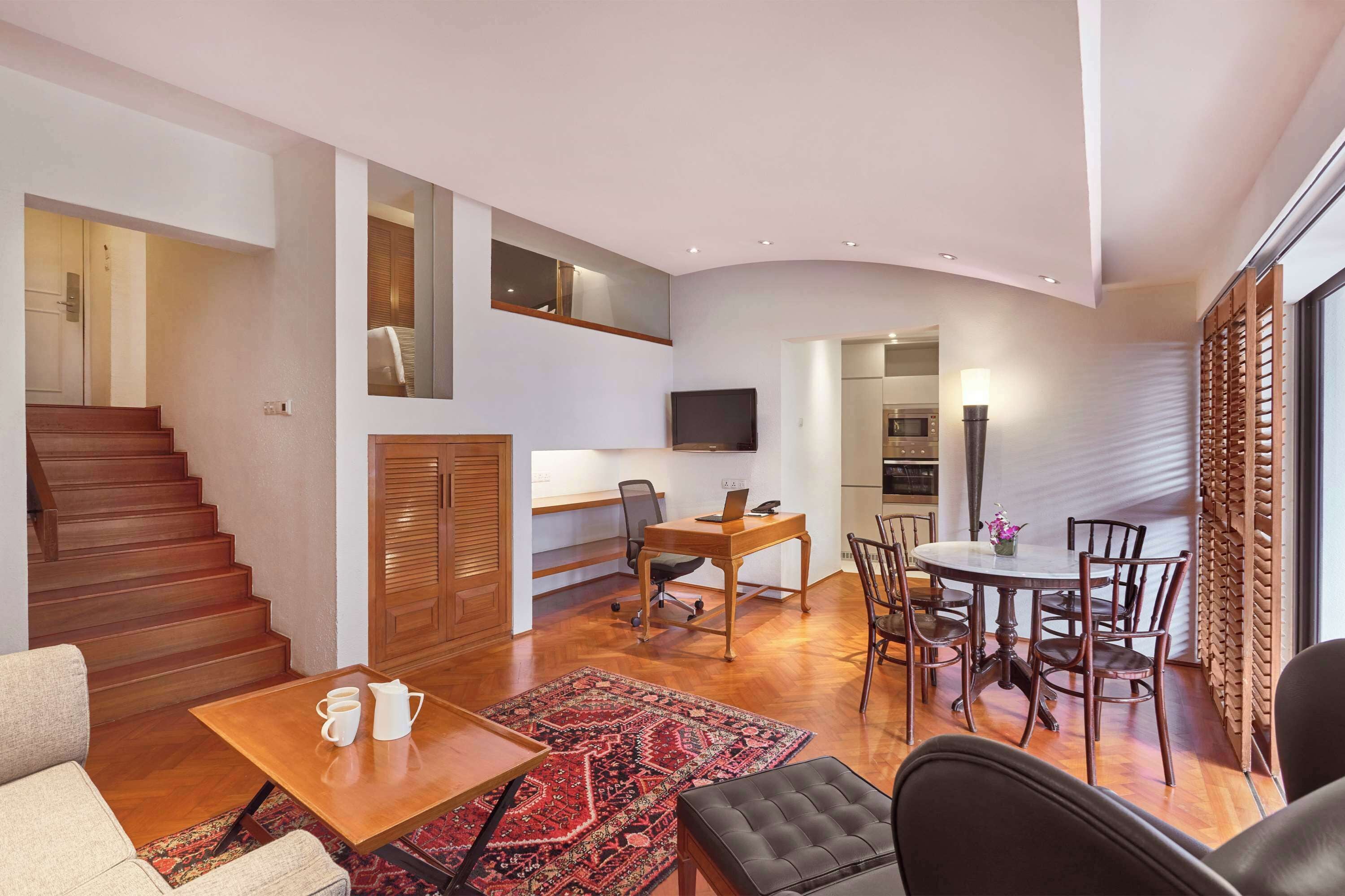 Parklane Split Level Studio - 3-5 Minutes Walking Distance to Annex Building