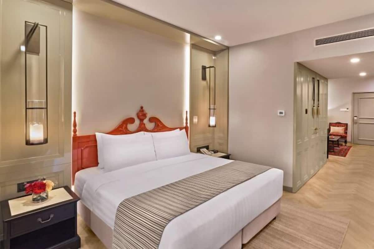 1 bedroom, in-room safe, desk, iron/ironing board