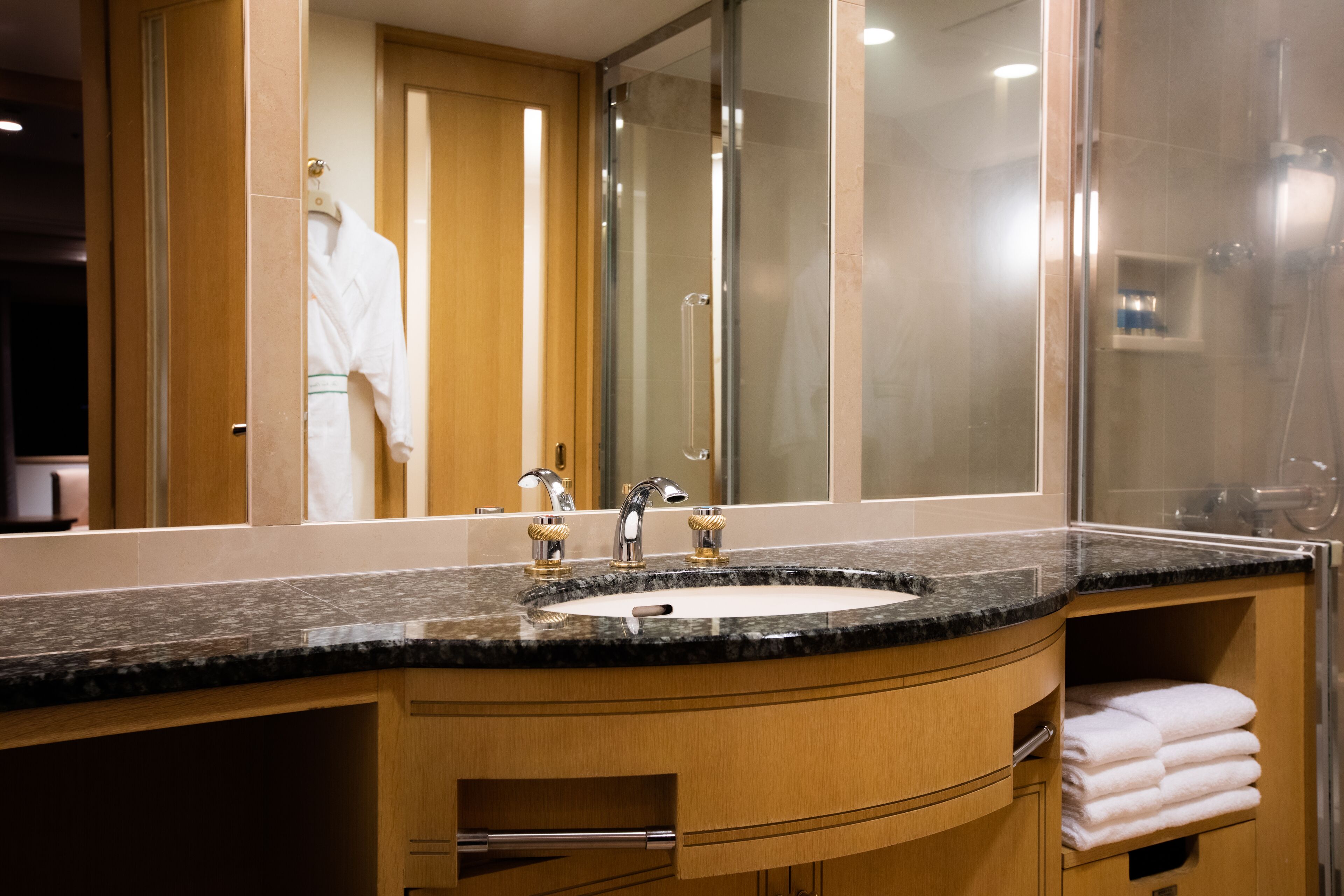corner suite double room | bathroom | combined shower/bathtub, free toiletries, hair dryer, slippers