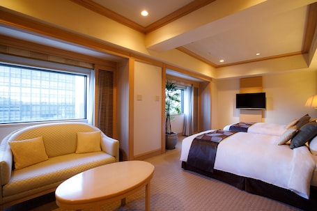 In-room safe, desk, iron/ironing board, free WiFi. Hotel New Otani Hakata