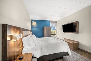 Suite, 1 King Bed | Premium bedding, in-room safe, desk, blackout drapes - Holiday Inn Express Boston North-Woburn by IHG (Woburn)