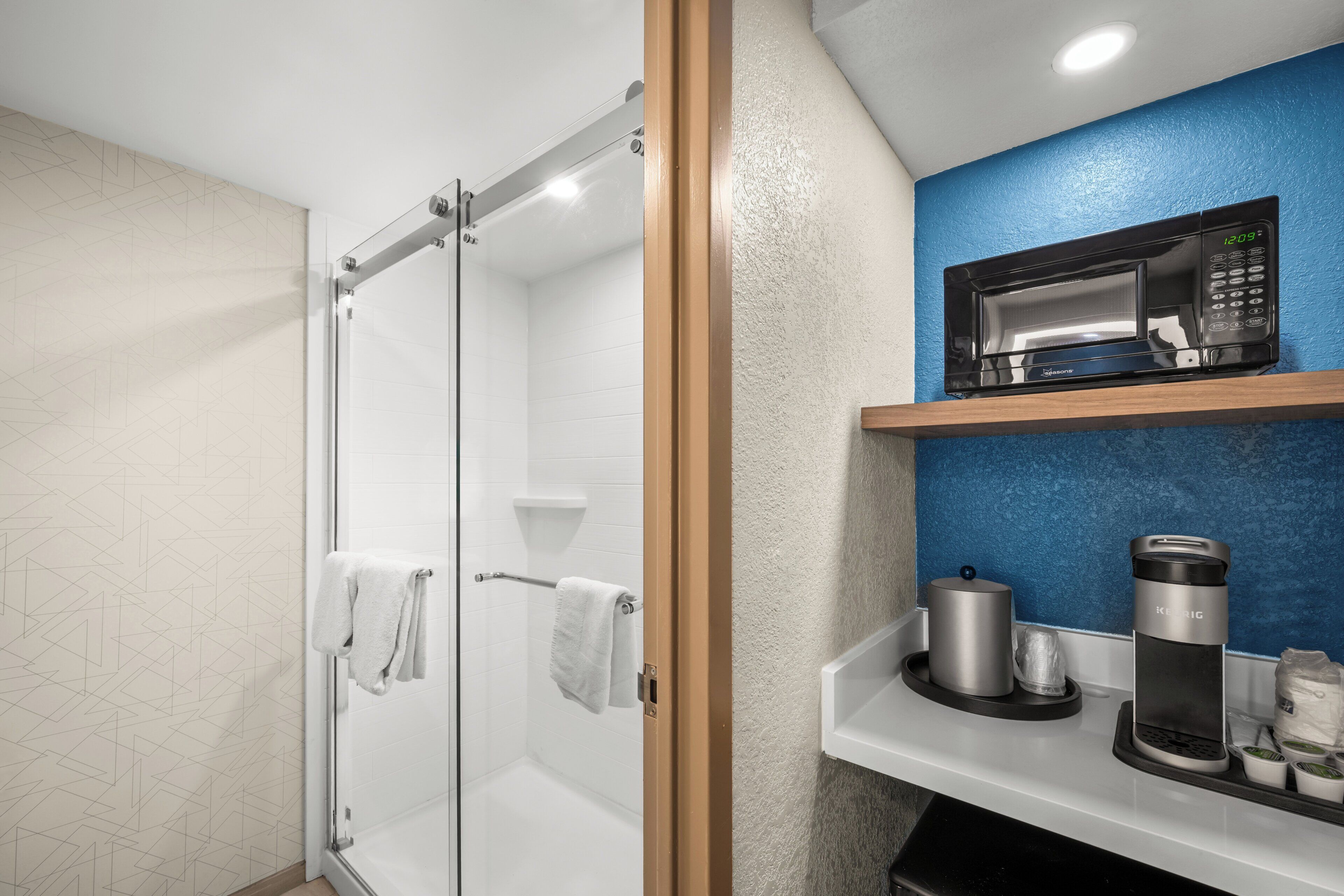 Standard Room, 2 Queen Beds | Bathroom | Combined shower/tub, designer toiletries, hair dryer, towels