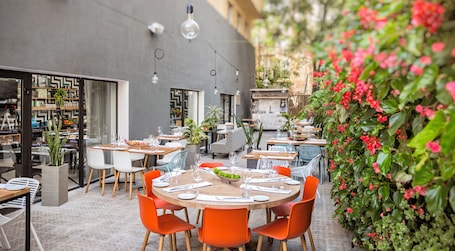Terrace/patio. Prima City Hotel