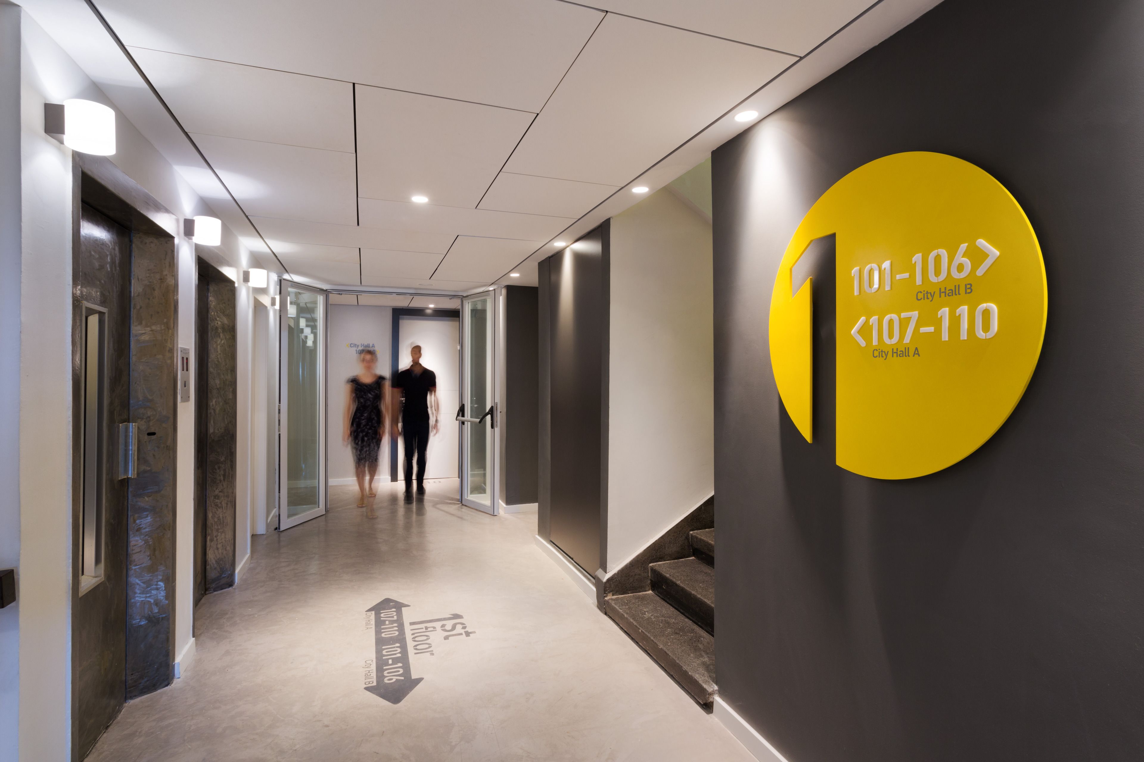 deluxe room | in-room safe, desk, blackout curtains, soundproofing