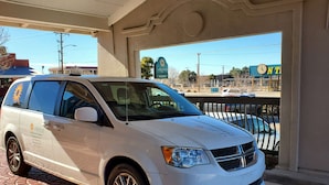 A white van parked outside a building with a sign that reads "QUINTA ENTER". - La Quinta Inn by Wyndham Albuquerque Airport (Albuquerque)