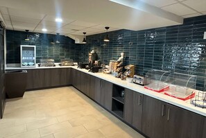 Free daily continental breakfast 