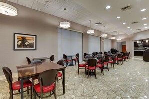 Free daily buffet breakfast - Drury Inn & Suites St Joseph (St. Joseph)
