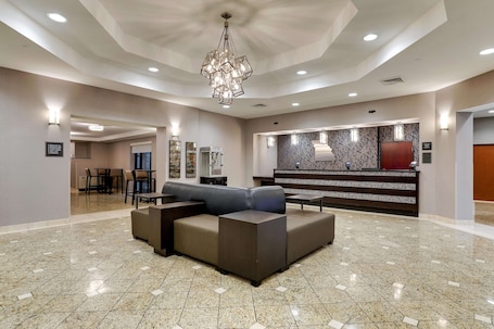 Lobby. Drury Inn & Suites St Joseph
