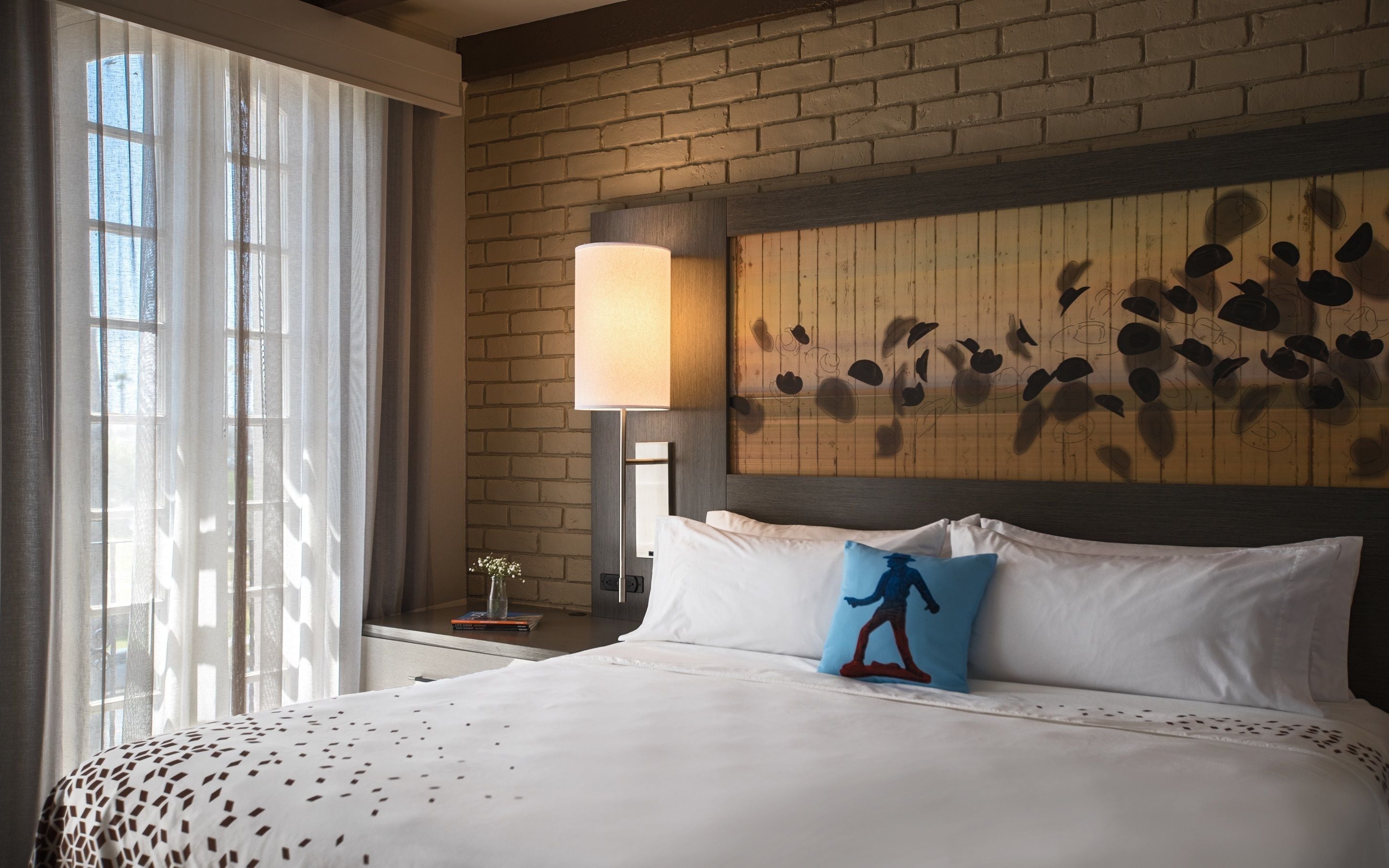 deluxe suite, 1 bedroom, non smoking (1 king bed) | premium bedding, pillow-top beds, in-room safe, desk