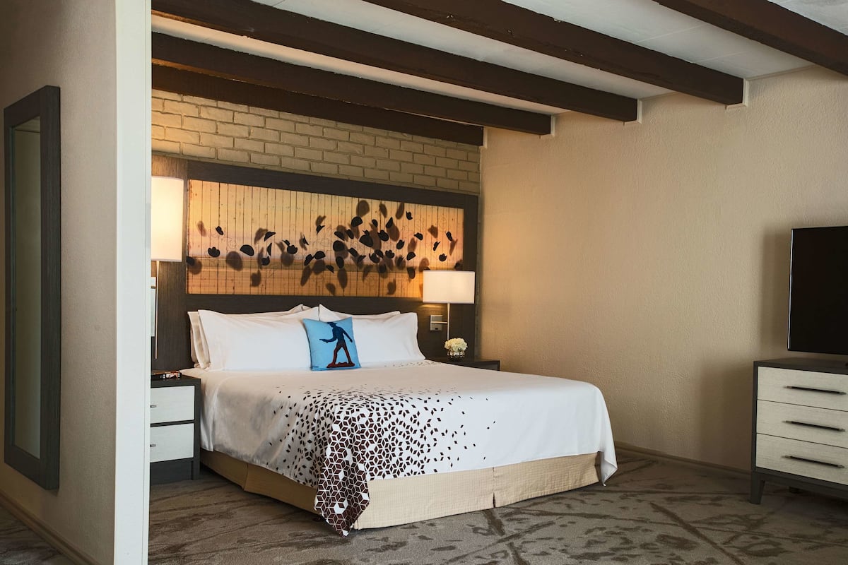 Premium bedding, pillowtop beds, in-room safe, desk