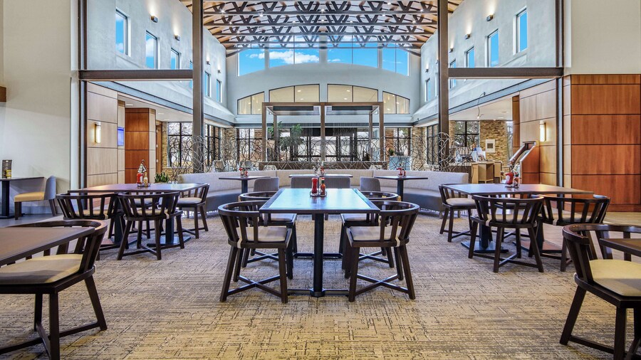 Embassy Suites by Hilton Detroit Metro Airport