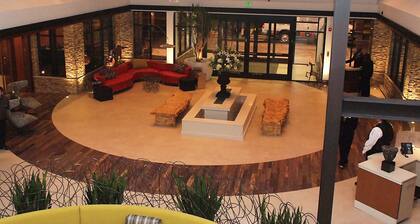 Embassy Suites by Hilton Detroit Metro Airport