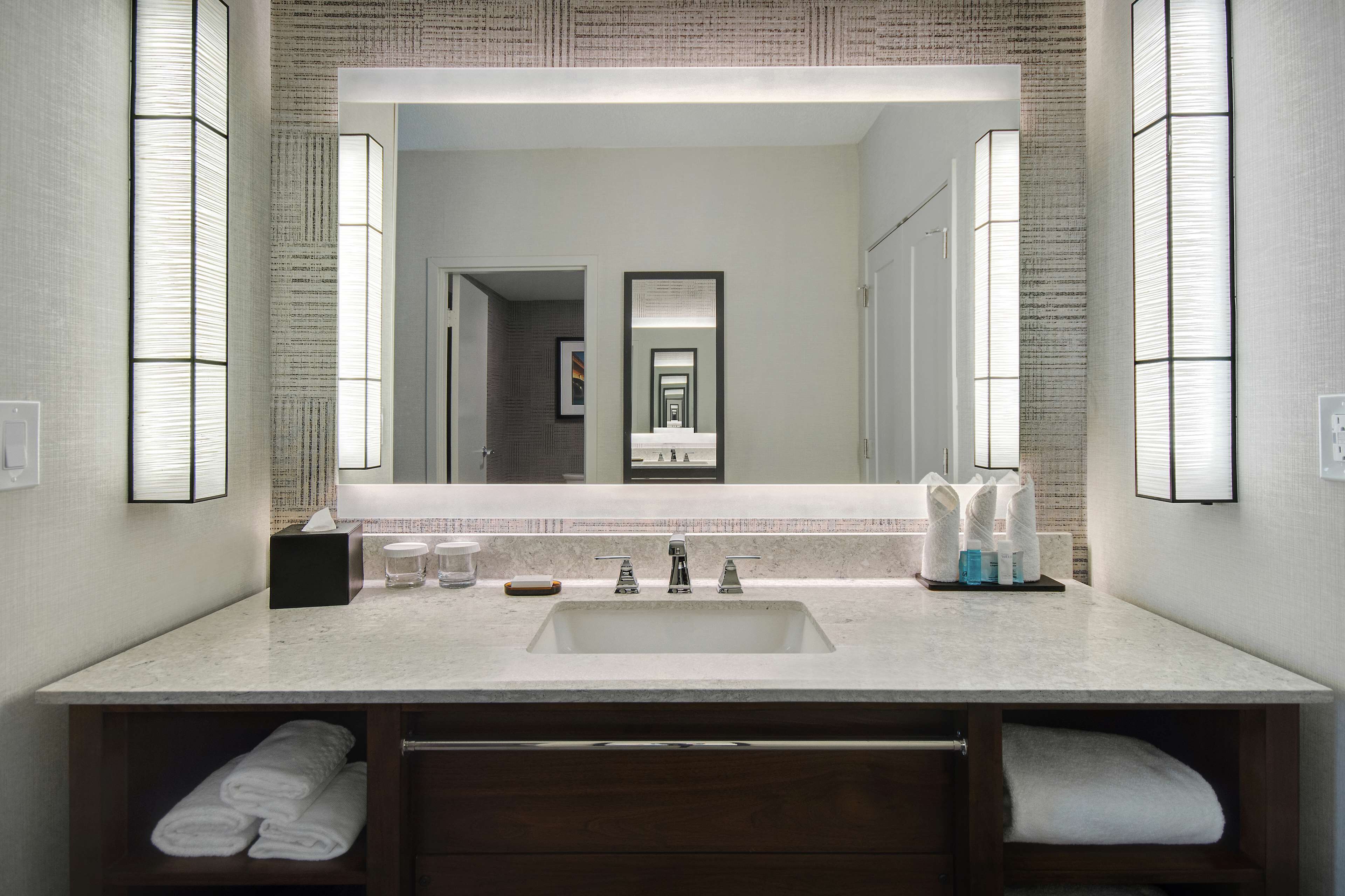suite, 1 king bed (conference) | bathroom | combined shower/bathtub, designer toiletries, hair dryer, towels