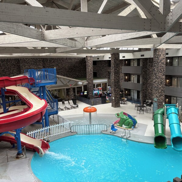 Indoor pool - Bismarck Hotel and Conference Center (Bismarck)