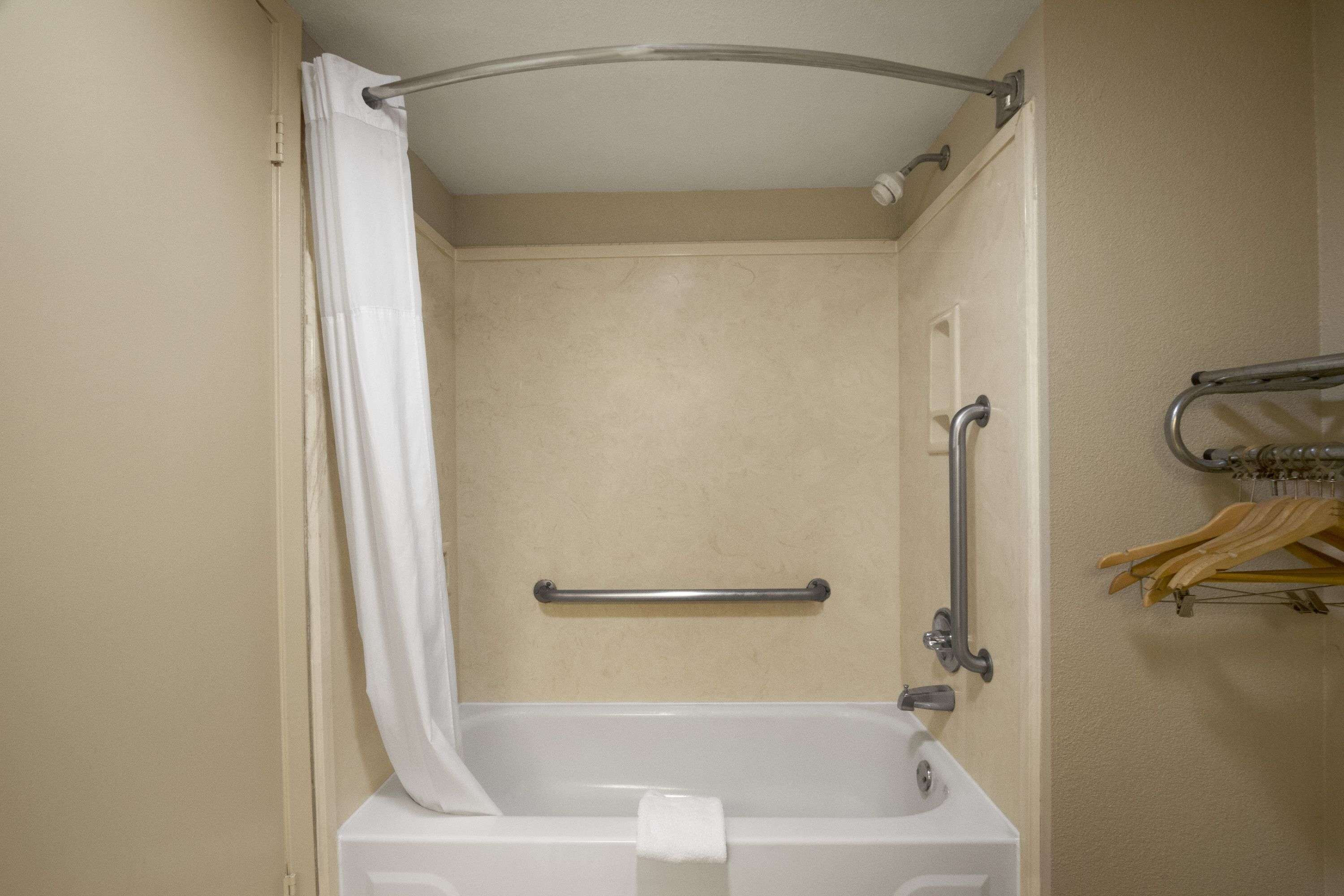 free toiletries, towels