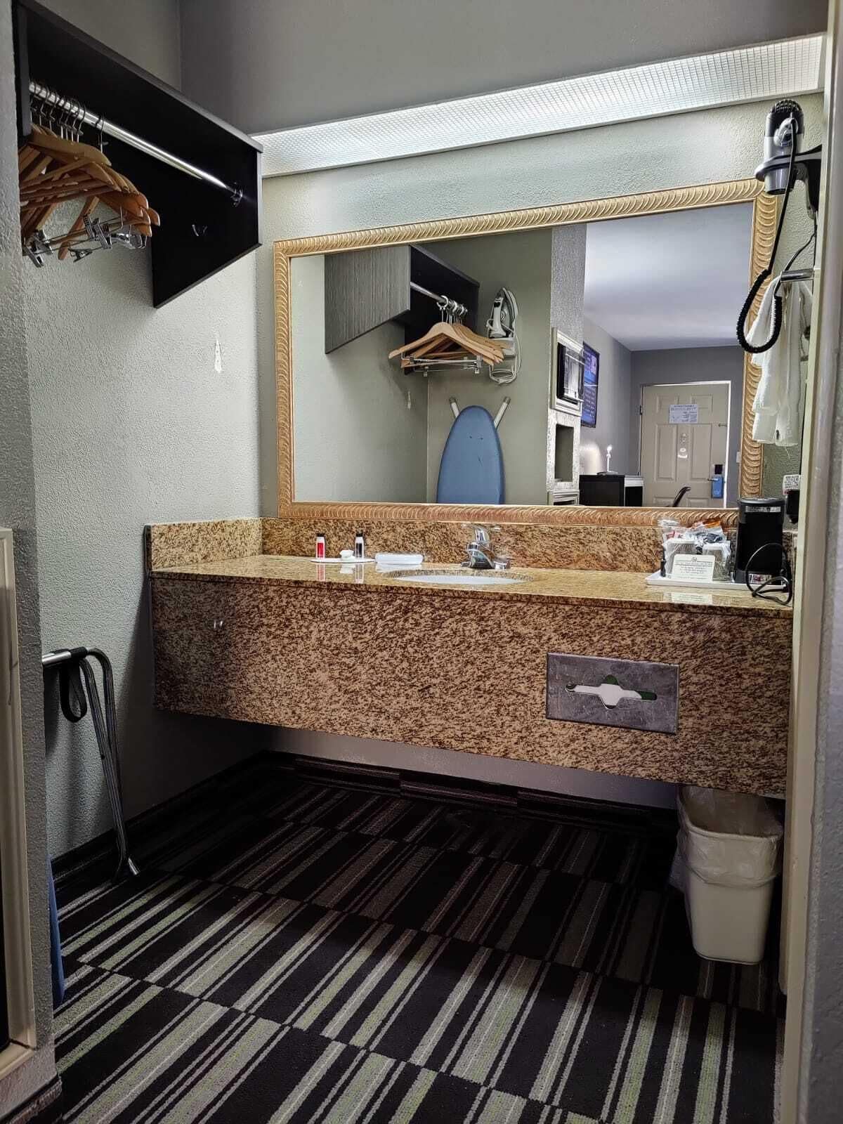 free toiletries, towels