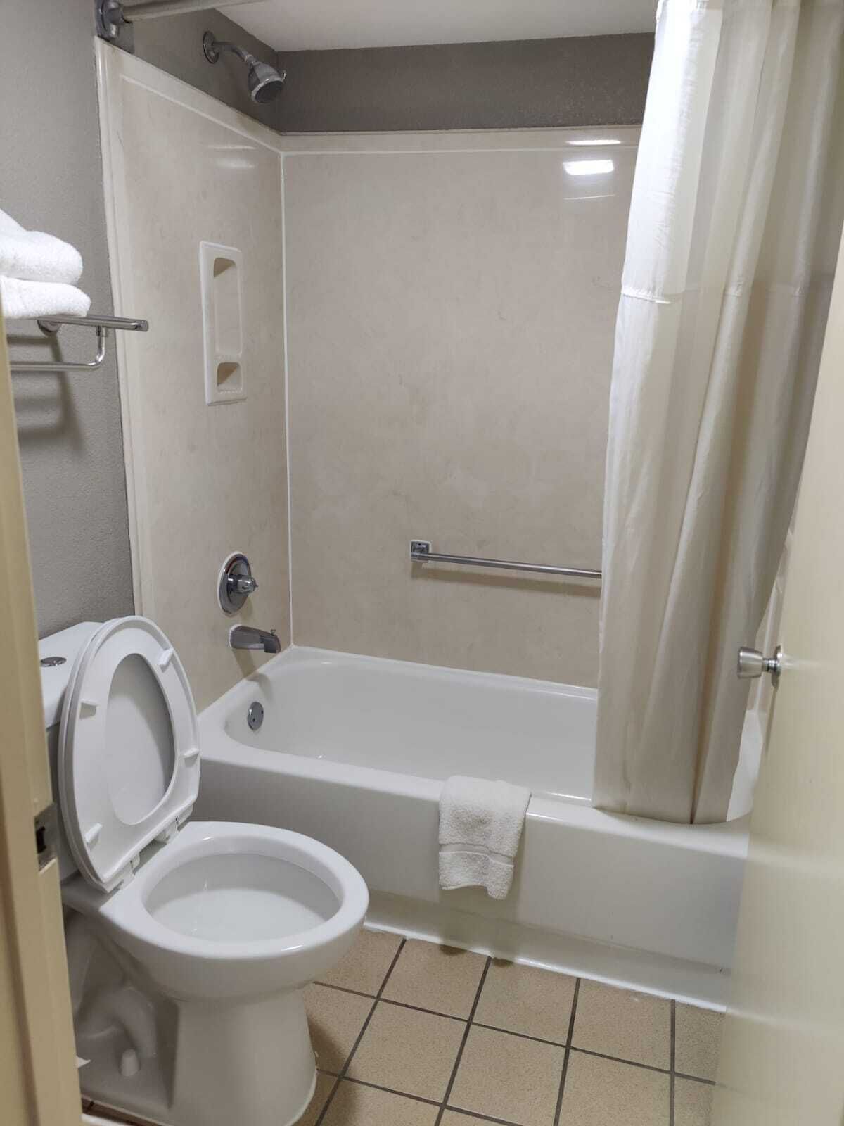 free toiletries, towels