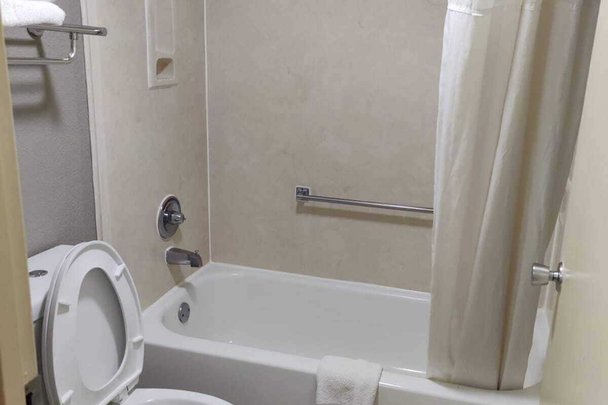 free toiletries, towels