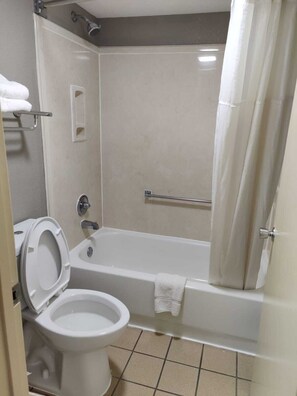 Kostenlose Toilettenartikel, Handtücher