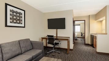 Suite, 1 King Bed with Sofa bed, Non Smoking | Premium bedding, iron/ironing board, free WiFi, bed sheets