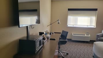 Classic Room | Premium bedding, iron/ironing board, free WiFi, bed sheets