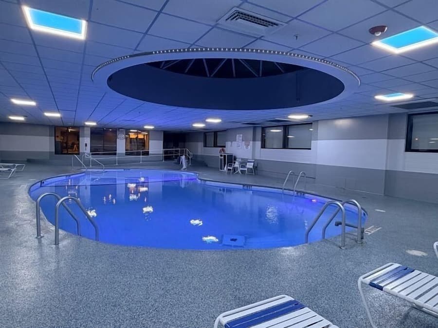 Piscina coperta, piscina all'aperto