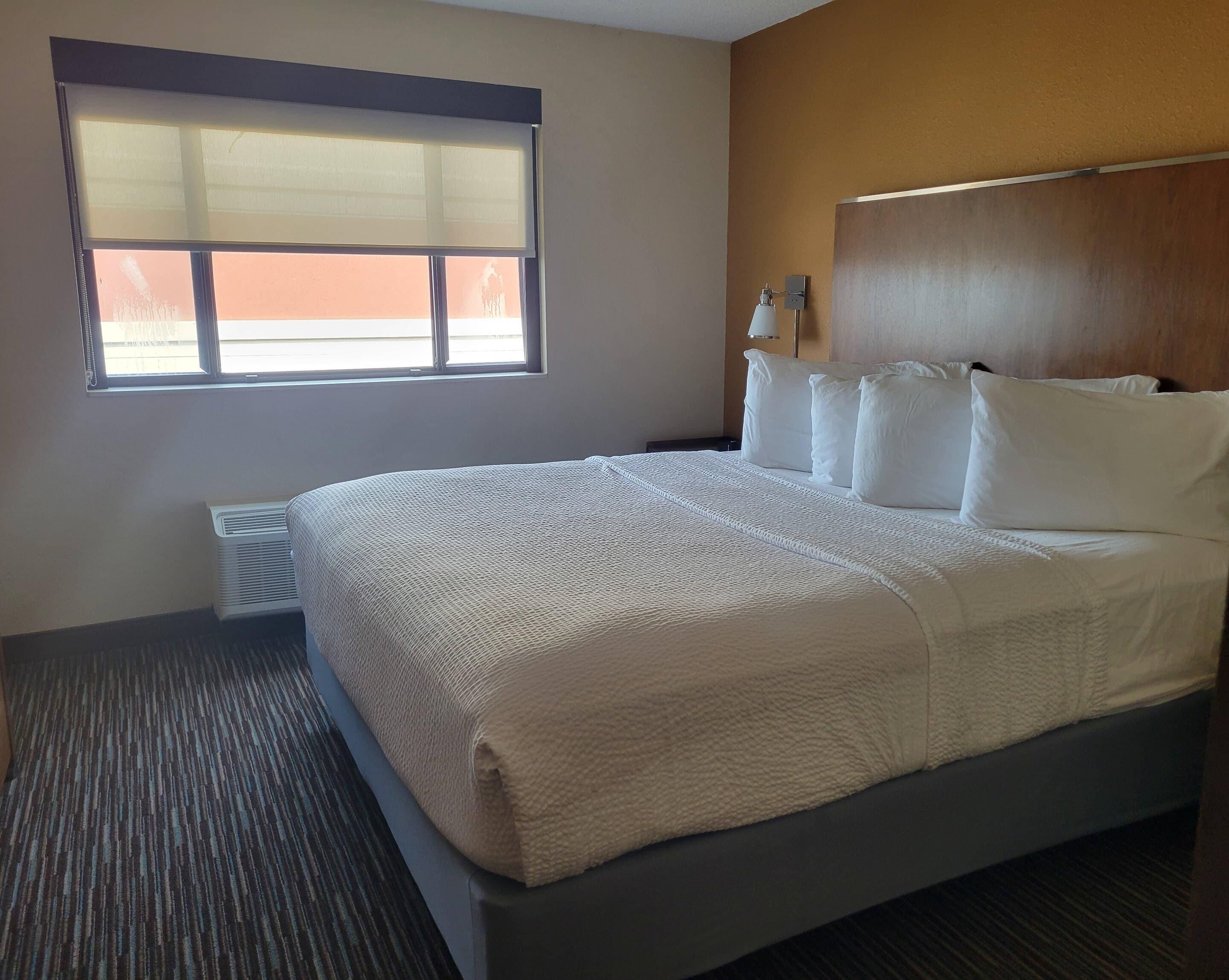 Suite, 1 kingsize-seng med sovesofa, ikke-røyk | Sengetøy av topp kvalitet, strykejern/-brett og wi-fi (inkludert)