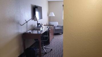 Premium bedding, iron/ironing board, free WiFi, bed sheets