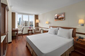 Suíte família (Spa Access Included) | 1 quarto, roupas de cama premium, cofres nos quartos, escrivaninha