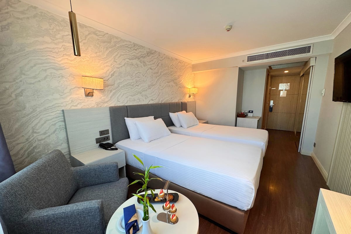 Deluxe Twin Room - Free SPA Access | 1 bedroom, premium bedding, in-room safe, desk