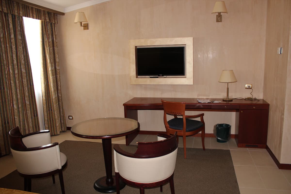 Superior Double Room | Minibar, in-room safe, desk, soundproofing