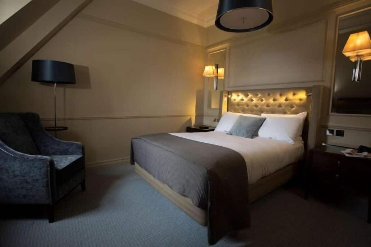 Egyptian cotton sheets, premium bedding, in-room safe, desk