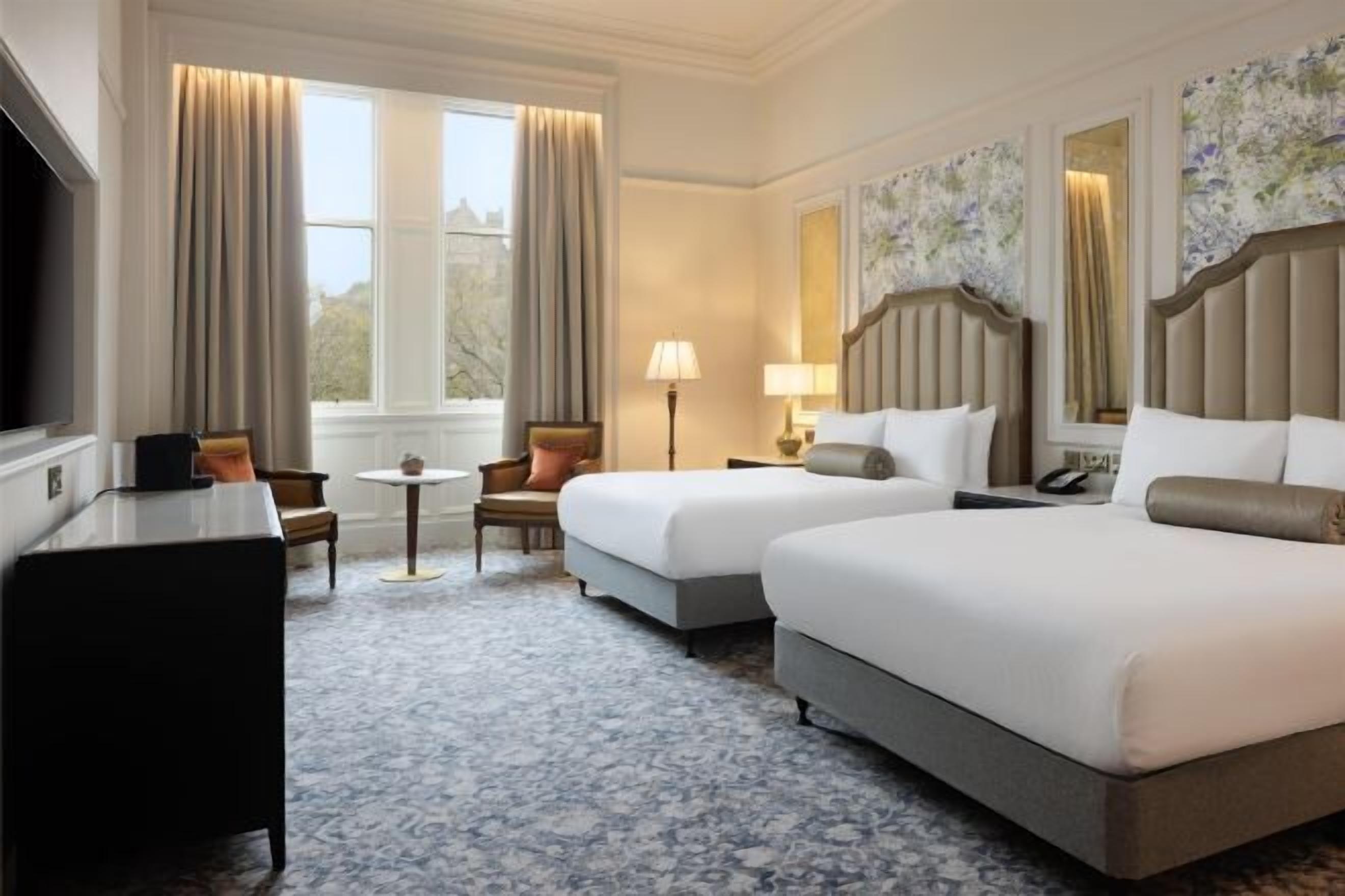 Egyptian cotton sheets, premium bedding, in-room safe, desk