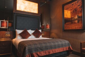 Egyptian cotton sheets, premium bedding, in-room safe, desk