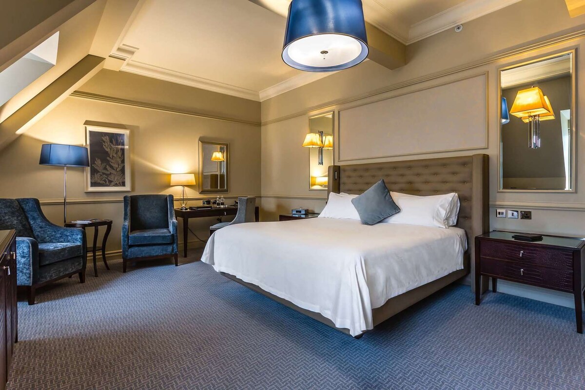 Egyptian cotton sheets, premium bedding, in-room safe, desk