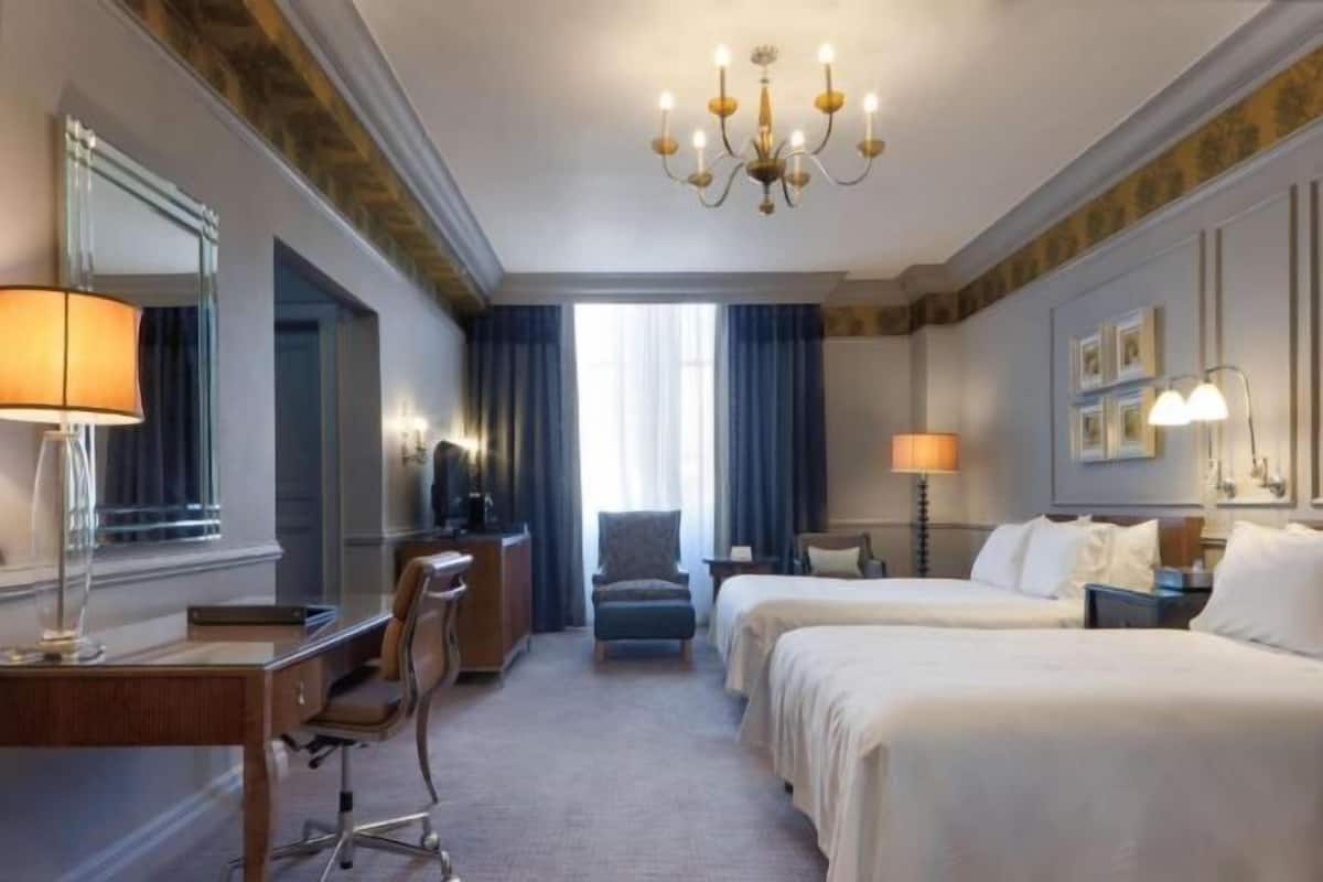 Egyptian cotton sheets, premium bedding, in-room safe, desk