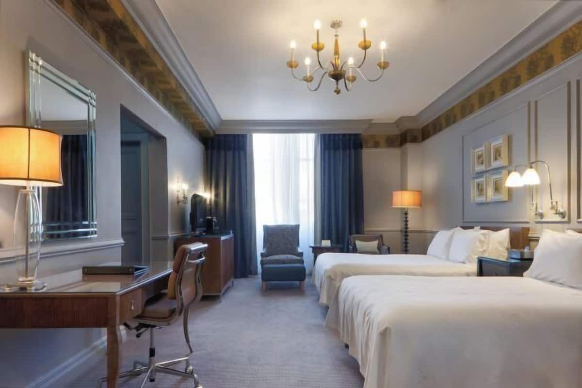 Egyptian cotton sheets, premium bedding, in-room safe, desk
