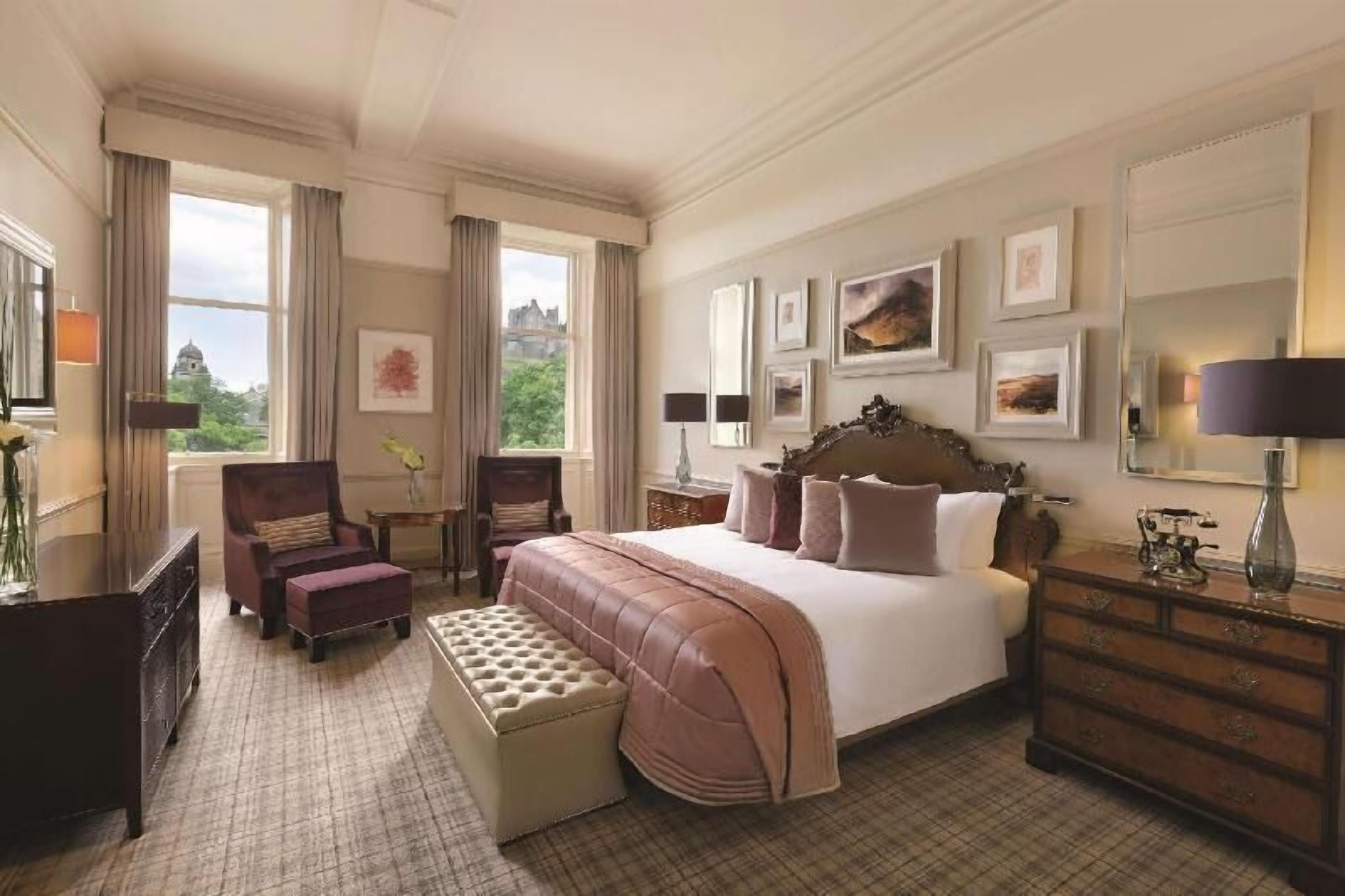 Egyptian cotton sheets, premium bedding, in-room safe, desk