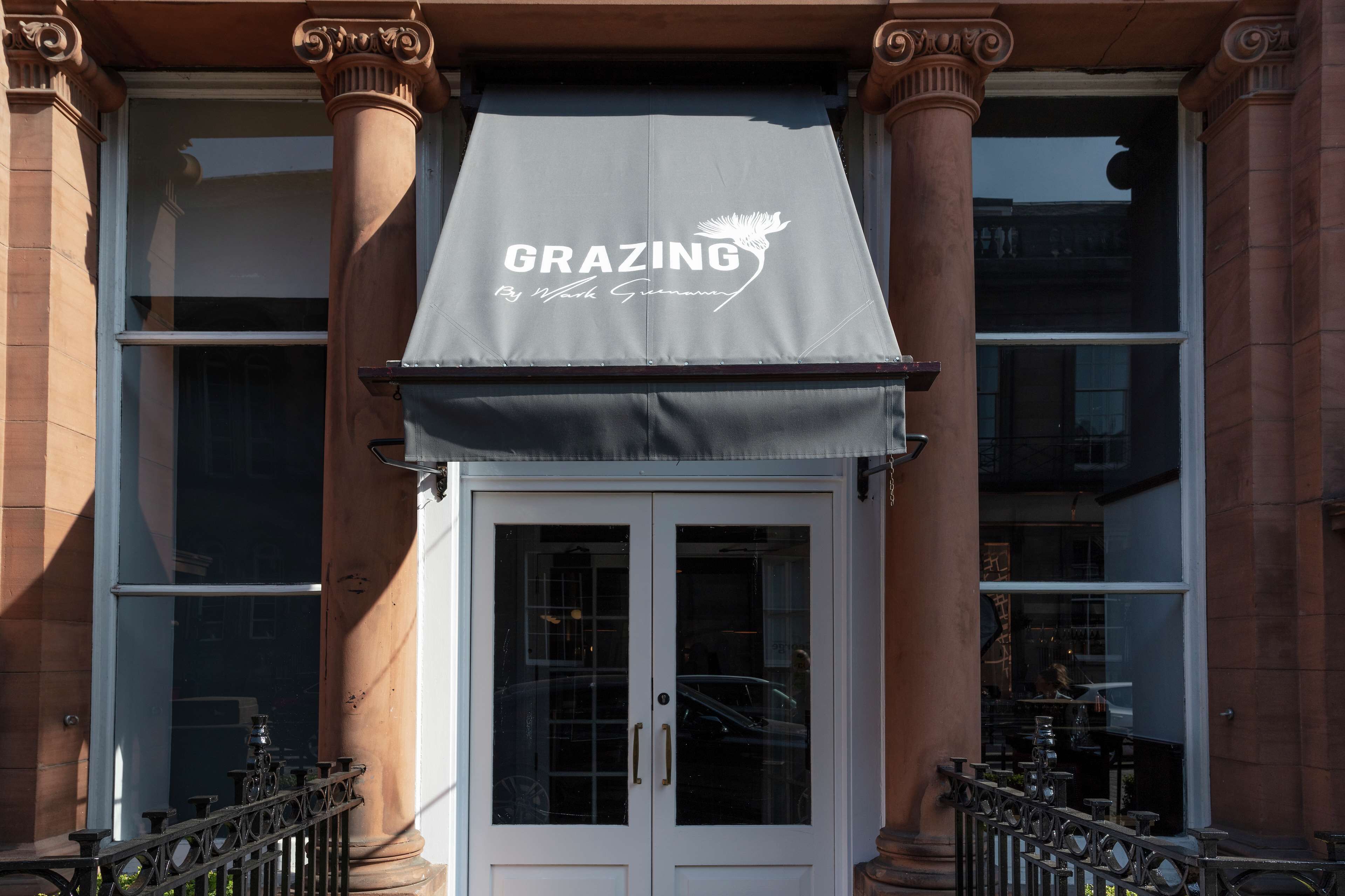 3 restaurants, serveren lunch