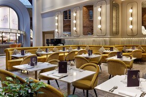 3 ห้องอาหาร, บริการอาหารกลางวัน