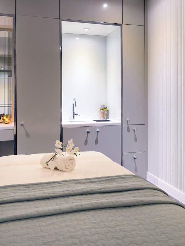 Couples treatment rooms, sauna, hot tub, steam room, body treatments