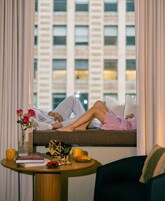 55 吋LCD 電視連有線電視頻道、電視、收費電影